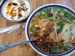 -云阿蛮云南生烫牛肉米线(奉贤路店)