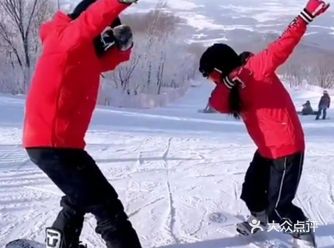 运动一下 来带宝宝来滑雪吧