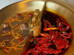 菌汤鸳鸯锅-小龙翻大江文化火锅(太古里店)
