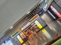 -麦当劳(上海虹桥站30B检票口楼上)