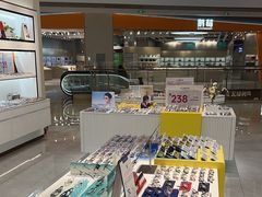 -J-Optical佳视明眼镜·蔡司视觉(青岛金茂览秀城店)
