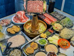 -洞庭洲·防空洞火锅·烧烤·铜锅涮肉(新百广场店)