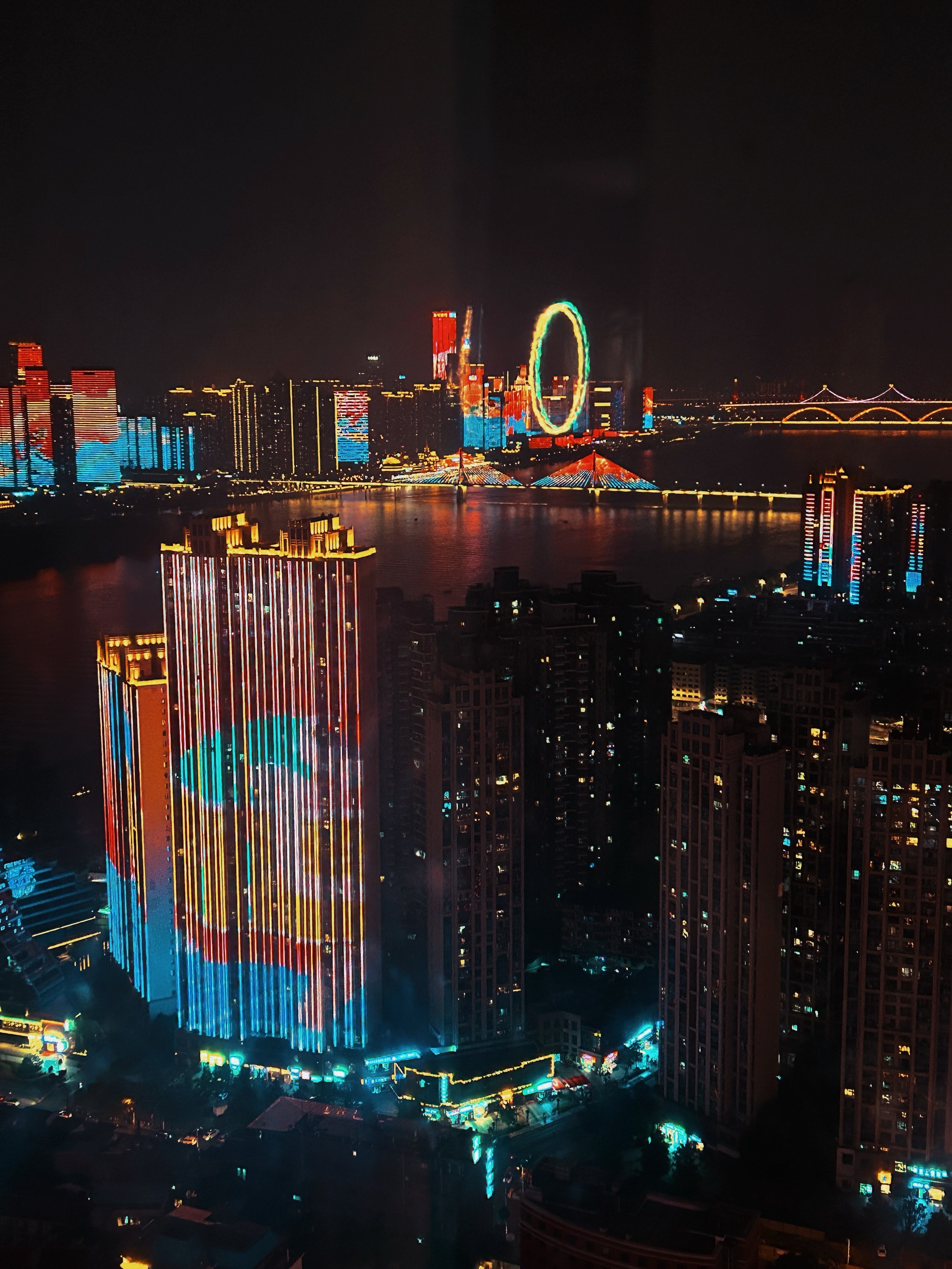 睡进53-58层云端艺术馆