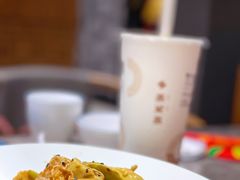 黄瓜拌油条-闫府私房菜·老字号(恒隆店)