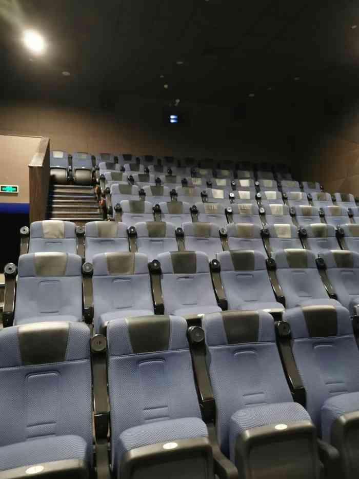 佳映imax影城-"很浓的装修后的味道,坐着看两个小时电影心.