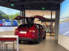 -TESLA 特斯拉(上海太古汇体验店)