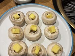 黄油白蘑菇-炼火烤肉店