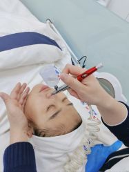 -靓芙泉专研痘痘肌