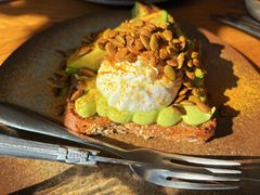 牛油果吐司配水波蛋-BOR Eatery(安福路店)