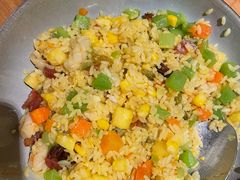 大叻经典菠萝海鲜炒饭-米纸越南小馆(金鹰世界店)