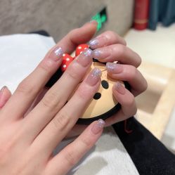 -悦指间美甲美睫