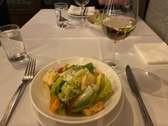 经典凯撒沙拉配香脆火腿-WOLFGANG PUCK KITCHEN & BAR(迪士尼小镇店)