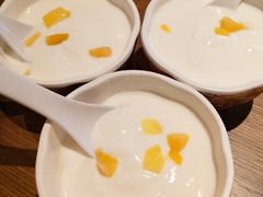 黄桃小丸子酸奶-大中华酒楼·主席武昌鱼·武汉美食地标(江汉路步行街店)