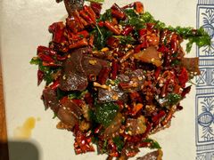 香辣藕条炒牛干巴-云海肴·汽锅鸡·云南菜(美罗城店)