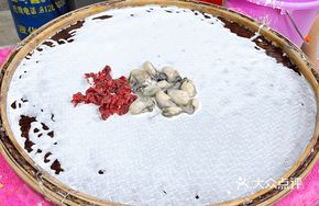 Steamed Oyster and Beef Rice Noodles