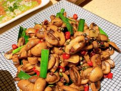 鲜椒炒口蘑-铜锣湾·有麝自然香(重庆新天地店)