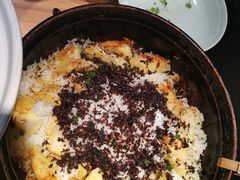 -帅巴人舅母子腊蹄民俗村