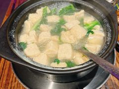 鲅鱼丸子汤-蚝堡海鲜·威海菜·海肠捞饭·烧烤·亚洲吃蚝公司(幸福门店)