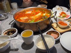 -野山舂·贵州现舂酸汤牛肉(民生路店)
