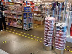 -名创优品(北京新中关购物中心地铁层店)