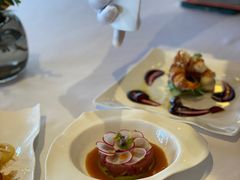 金枪鱼配牛油果，小红萝卜及特制姜汁-Jean Georges