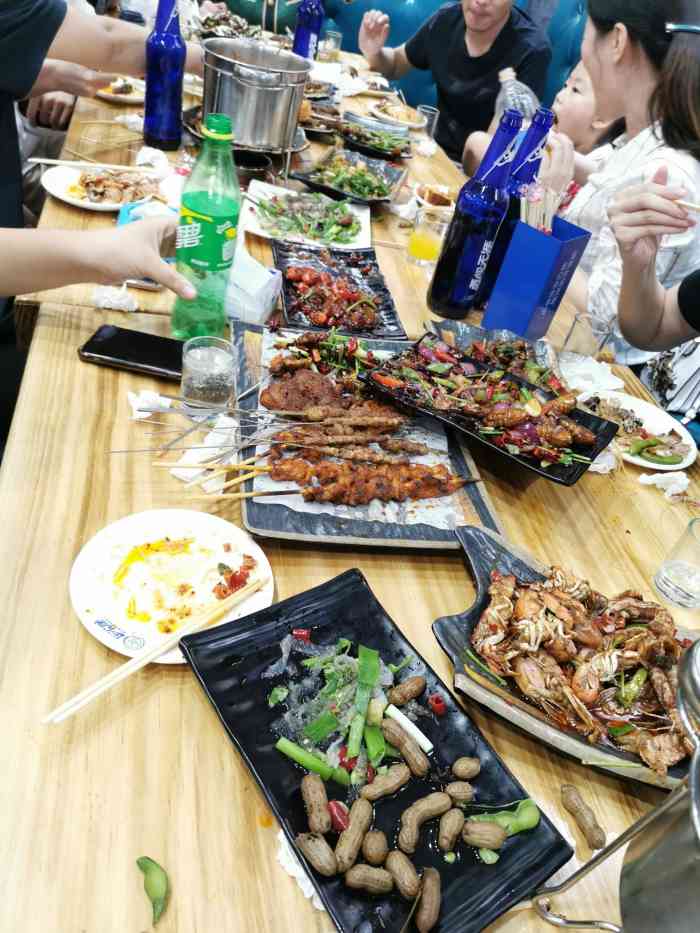 打分 单位聚餐 选择叶子烧烤 味道很好~量很足,老板