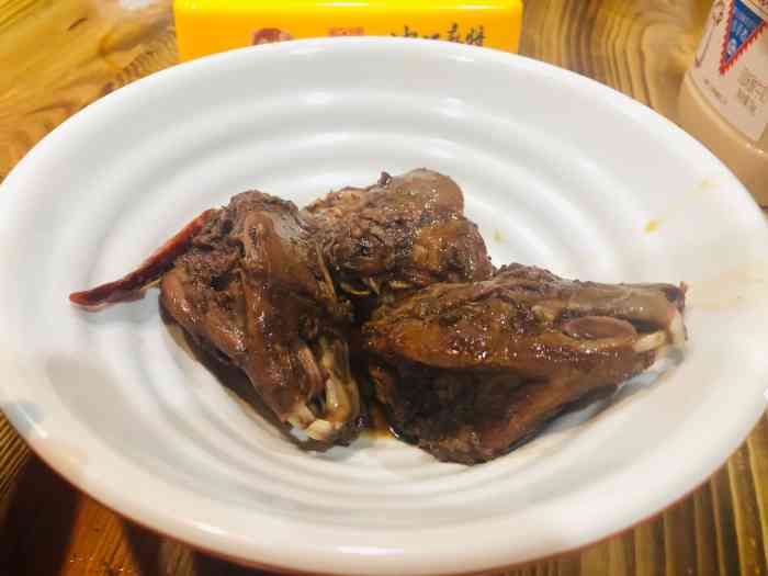 帅府街兔头王(晨光店)-"兔头很地道,羊蹄子很美味,一定必点的是鸡.