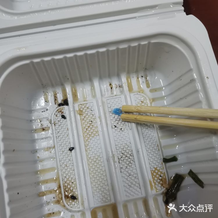 吃生煎吃出个不明物体[发呆]