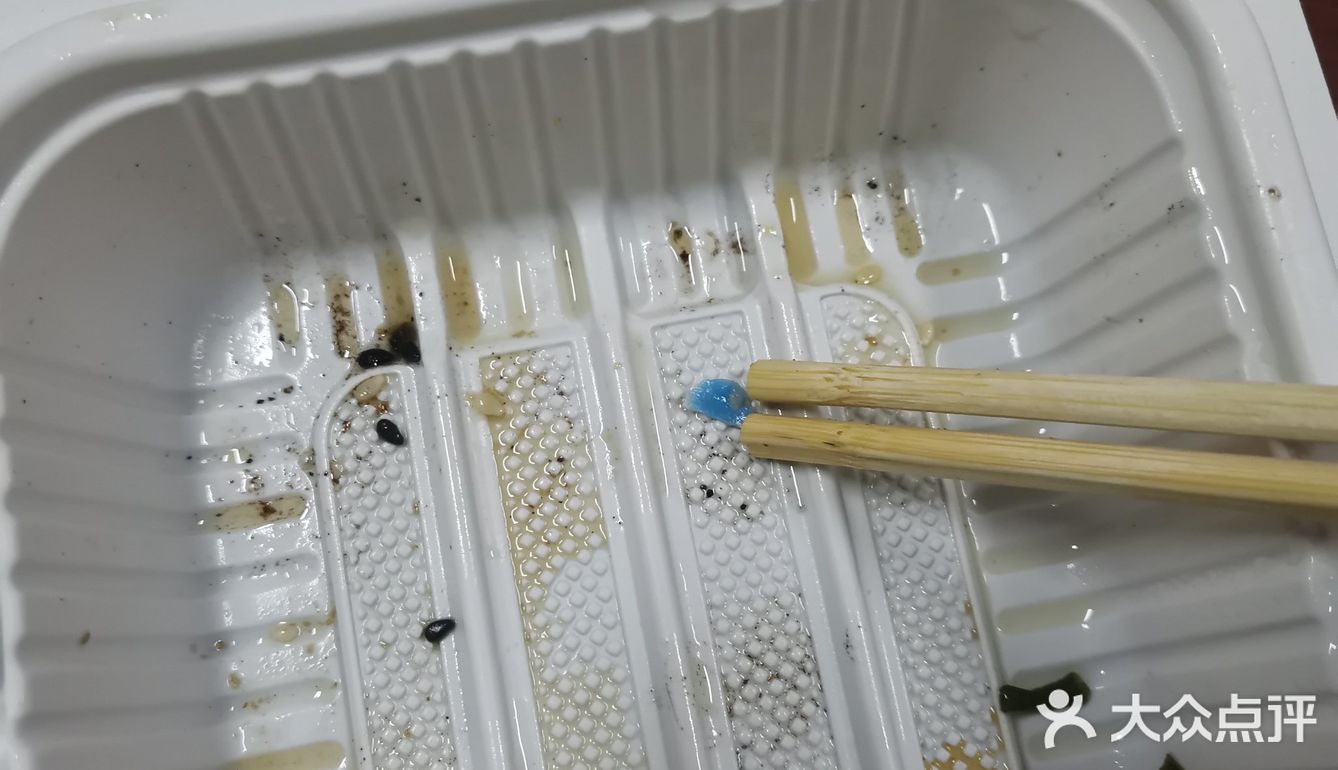 吃生煎吃出个不明物体[发呆]