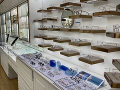 -翰佐蔡司小乐圆·依视路星趣控·暴龙眼镜折扣店
