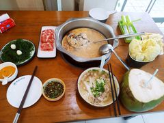 -老何家后安粉·糟粕醋海鲜火锅(三亚湾椰梦长廊店)