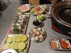 -围炉肉舍•炭烤活鳗•丹东海鲜烤肉(步行街店)