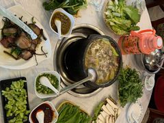 -鲁朗纳麦石锅鸡庄园