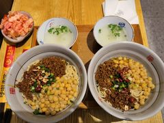 -呼啦面馆·头牌豌杂面(爱琴海店)