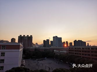 在新疆大学北校区吃吃喝喝