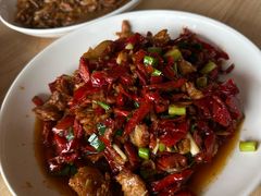 土干辣椒炒肉-瑶河山里菜