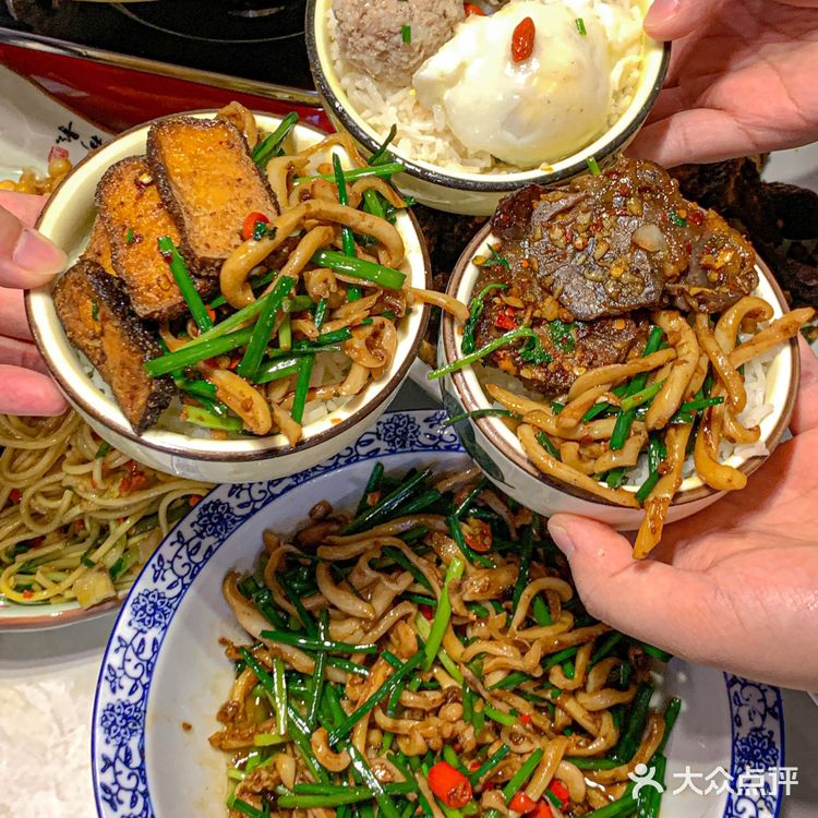 长沙/果然用心做菜的湘菜馆子饭点全是本地人太好吃了！