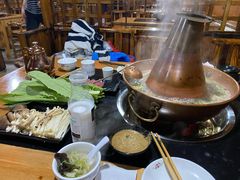 -果松木炭酸菜铜火锅·外婆参鸡汤