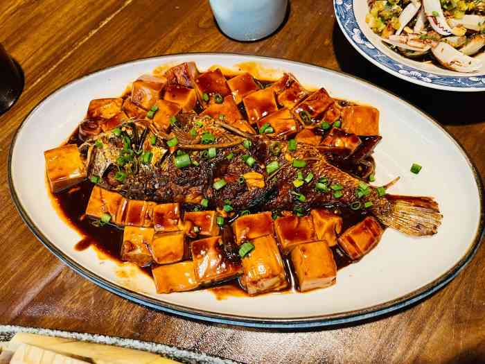 虞丰一小馆·烈猫酒馆-"地方很好找,就在南大街街口处,上二楼就行.