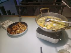 三鲜火锅-山里俏·地标皖南菜·屯溪臭鳜鱼(北城万达店)