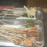 底下全是豆芽，他们家冒菜还是有点辣