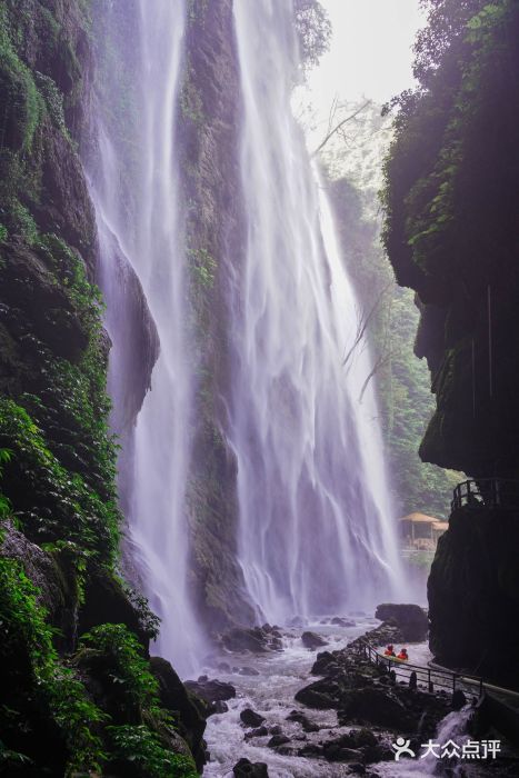 古龙山大峡谷图片
