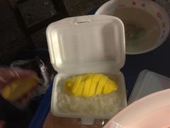 -芒果糯米饭摊子