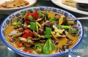 Spicy Stir-fried Snails and Clams