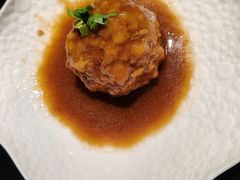 鸭蛋黄狮子头-梅飞酒家(桑园路店)