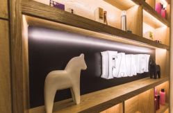 -SWANK SALON