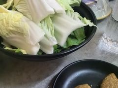 -洞庭洲·防空洞火锅·铜锅涮肉·烧烤(新百广场店)