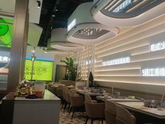 -洪氏嗨捞·广东猪肚鸡·椰子鸡火锅(西咸万象城店)