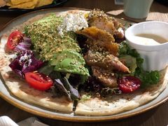 照烧鸡肉配牛油果拉法沙拉-HELLO 27 意面·沙拉·帕尼尼