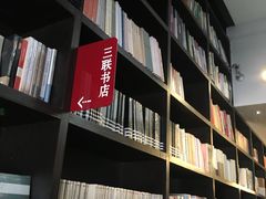 -钟书阁(松江泰晤士小镇店)